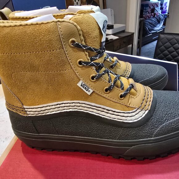 Vans Standard Mid Snow MTE Waterproof Tan / Black Boots VN000D2CY59 MENS 12 NEW - Picture 1 of 9
